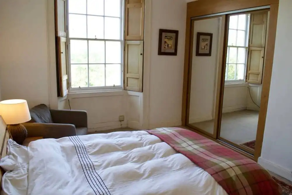2 Bedroom Central Home With King Beds Sleeps 4