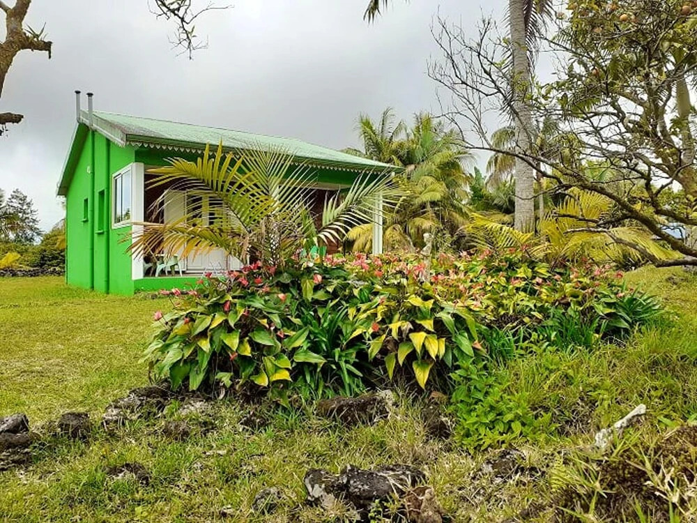 House with 2 Bedrooms in Saint Benoit, with Wonderful Mountain View, Furnished Garden And Wifi - 45 Km From the Beach