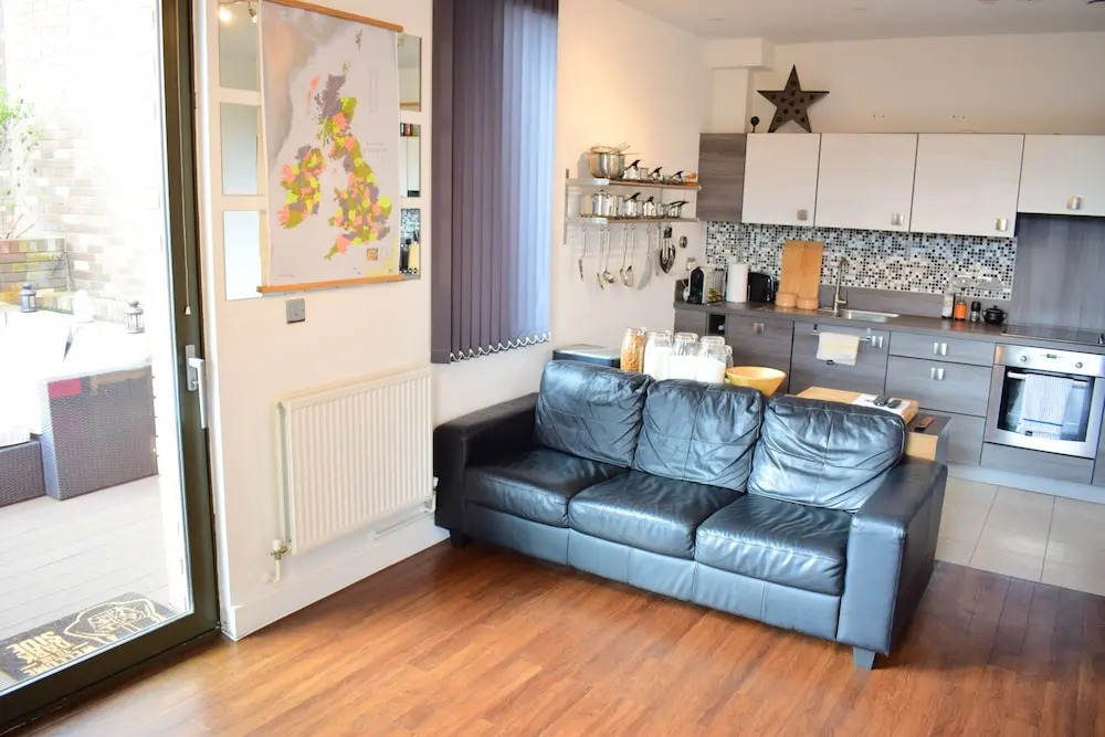 2 Bedroom East London Apartment