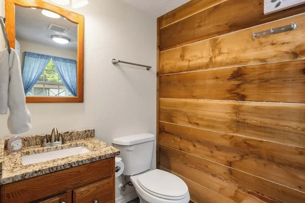 The Cozy Cottage Getaway - Private Pool & Hot Tub