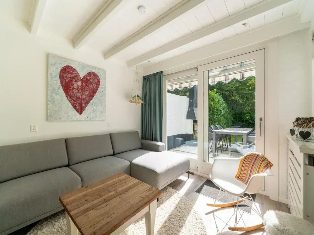 Holiday Home in Reutum with Pond and Trails