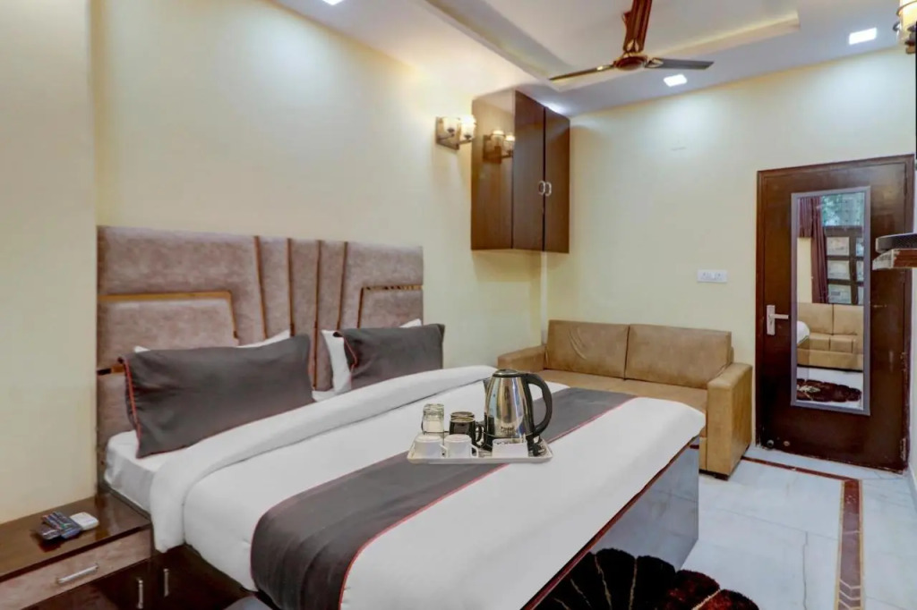 OYO 91483 Hotel Amazing House