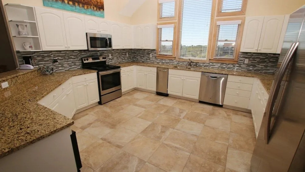 Beauty & The Beach - 5 Br Home