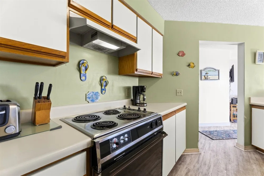 1302b St Thomas Square