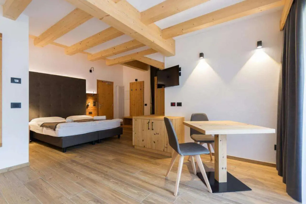 Arnica Mountain Hotel