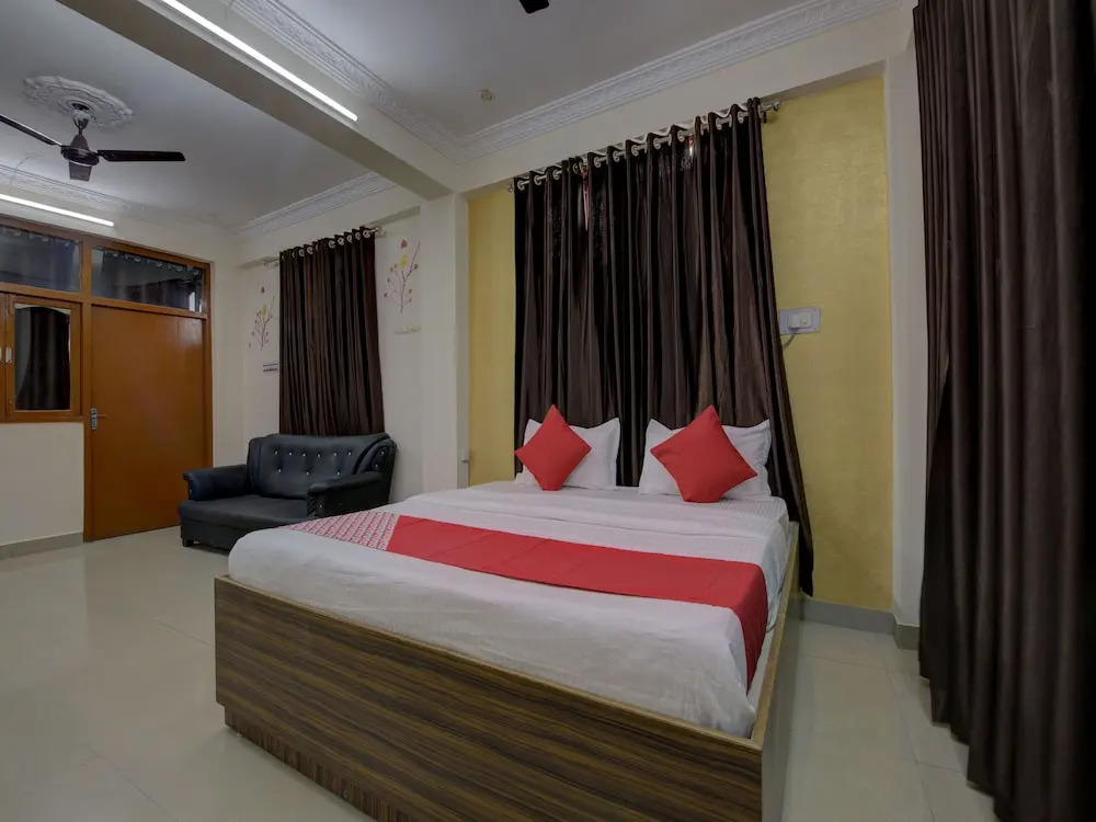 OYO 15589 Hotel Kamdhenu