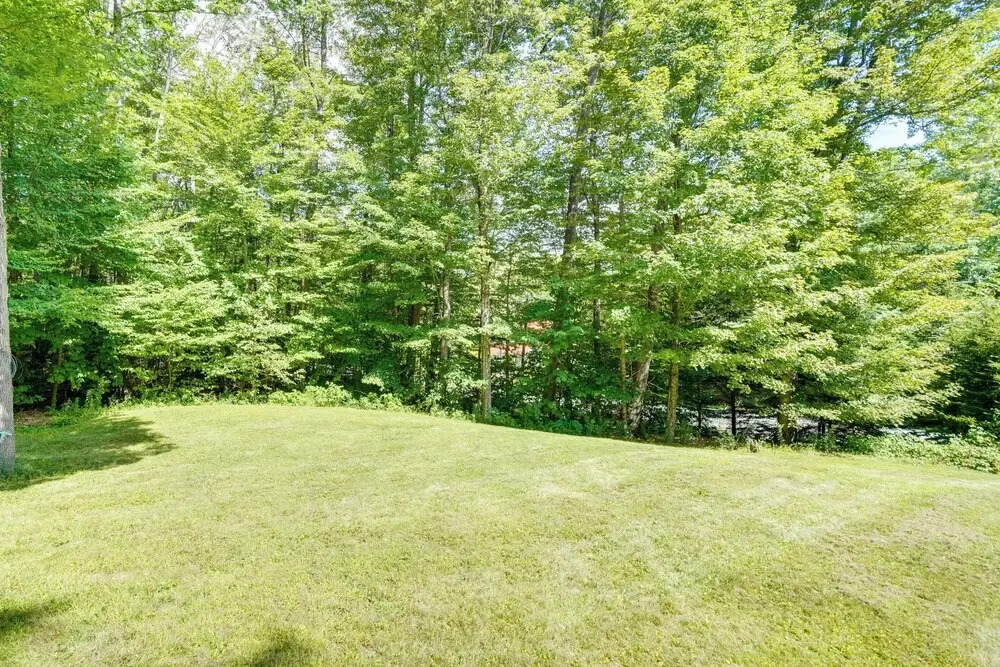 4 Mi to Mount Snow: West Dover Cabin w/ Game Room