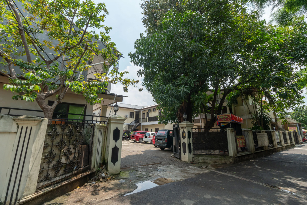 RedDoorz near Pondok Indah Water Park