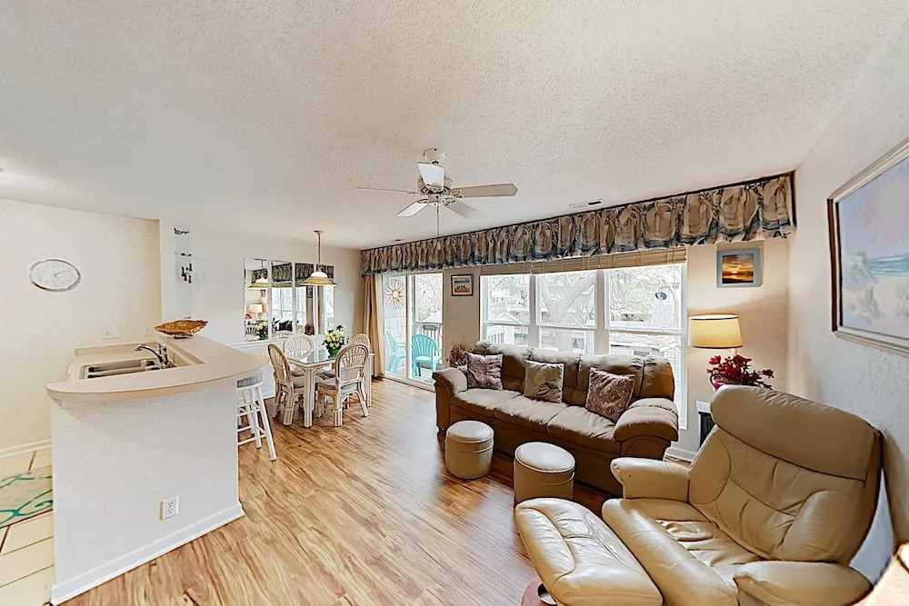 Beach Bliss: Private Balcony, 200 Yards To Shore! 2 Bedroom Condo