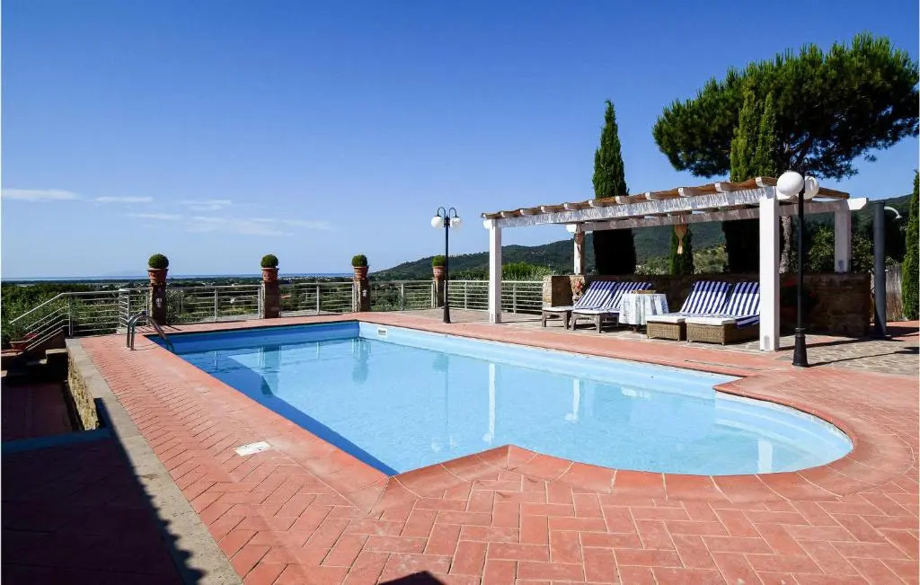 Lovely Home In Castiglione Della Pesc