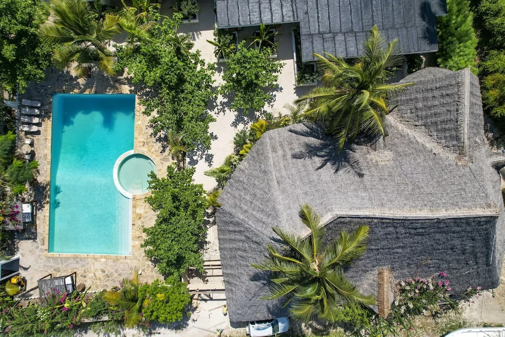 Tropical Boutique Hotel & Resto