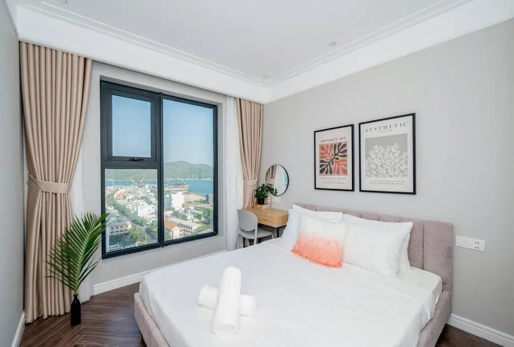 2BR luxury seaview apt 2' walking to the beach