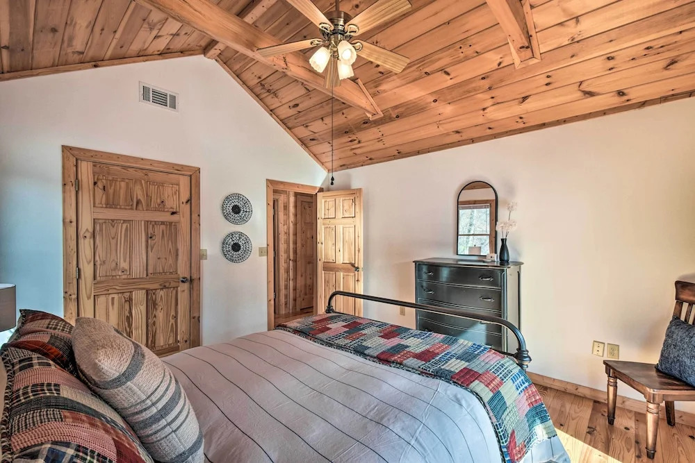 The River Rest Ellijay Cabin w/ Hot Tub