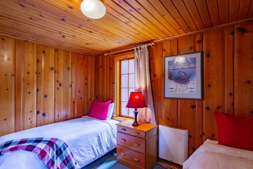Lake Creek Lodge
