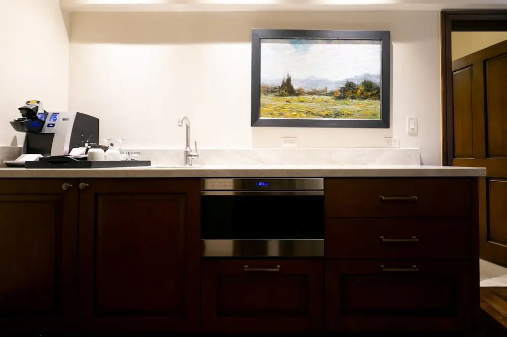 Sterling One Bedroom Suite in Great location with Majestic Mountain Views 1 Condo by RedAwning