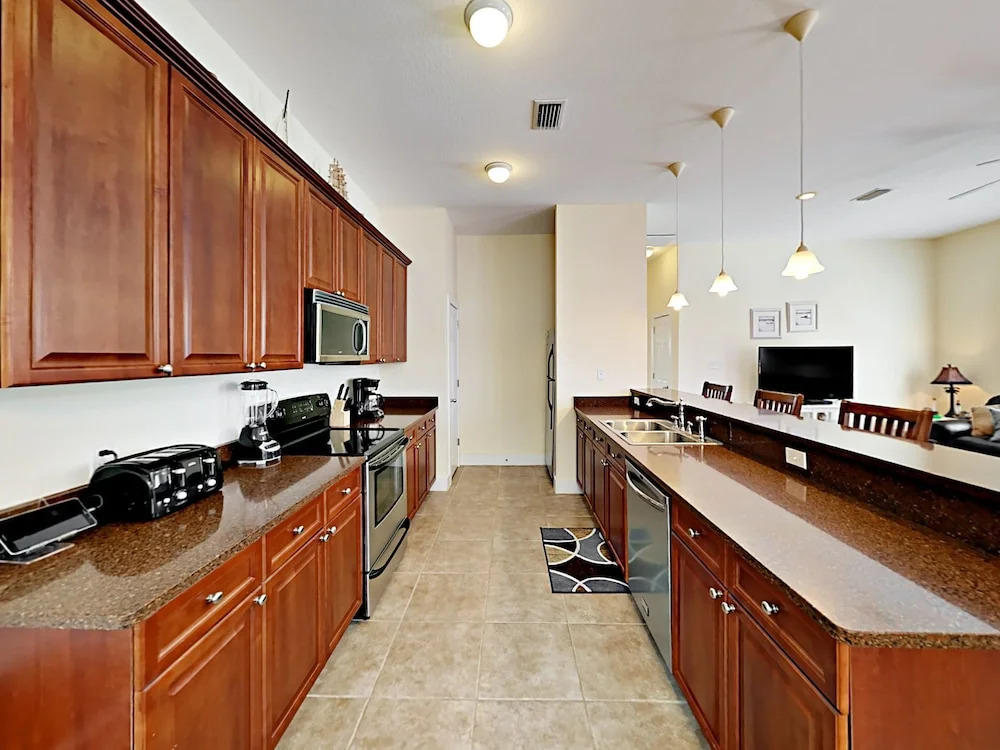 4br W/ Private Pool - Near Beach 4 Bedroom Home