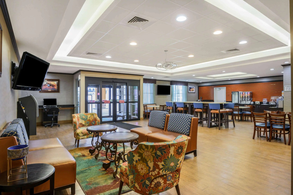 La Quinta Inn & Suites Casino and Bar by Wyndham Glendive