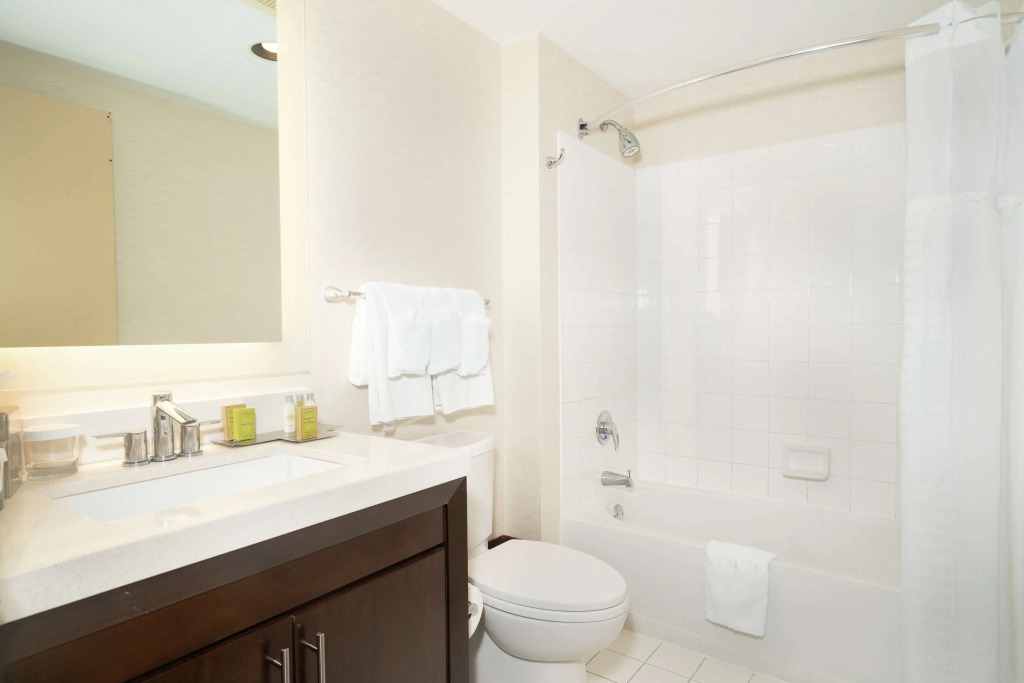 DoubleTree by Hilton Ocean Point Resort - North Miami Beach