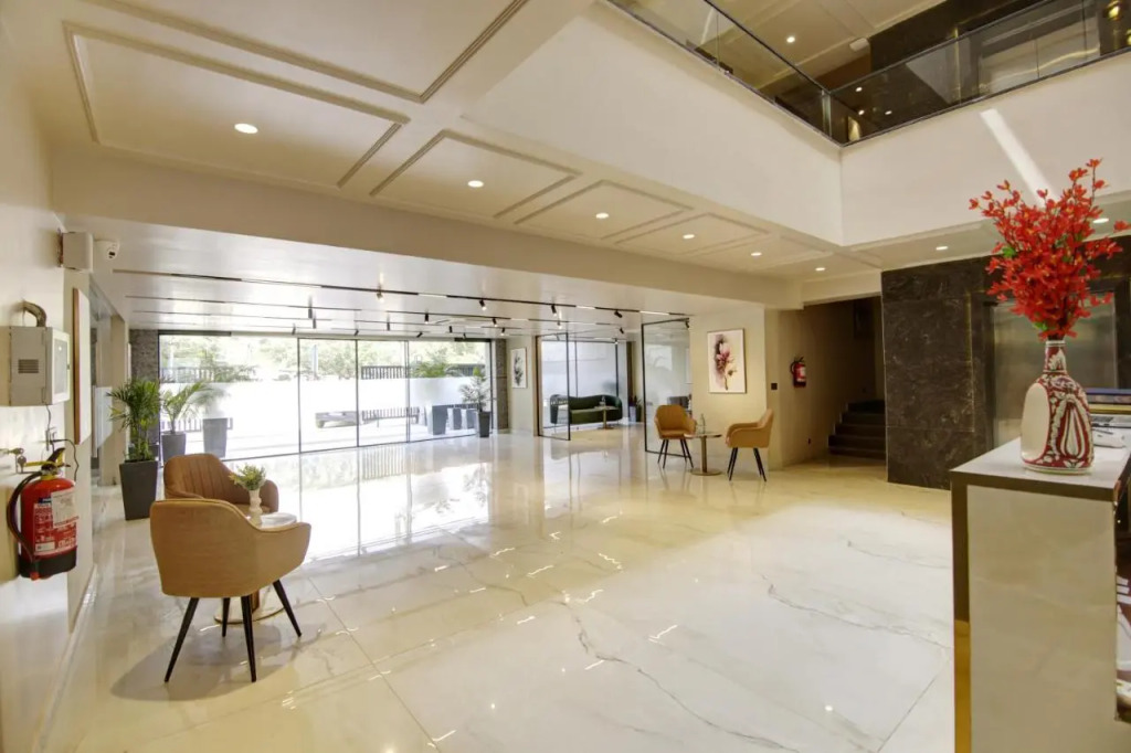 Saltstayz Premier - Near Golf Course Road & Sector 57