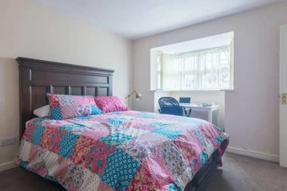 Modern 4 Bedroom Detached House in Cardiff