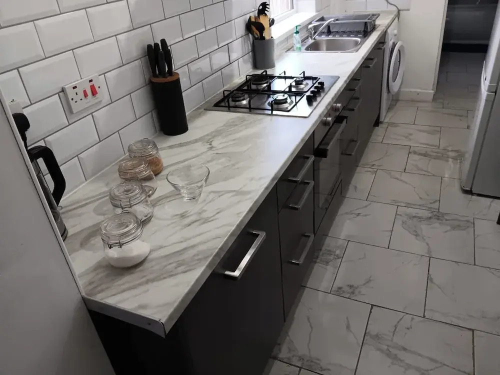 4 Bed-sleeps 9-private Garden-free Parking
