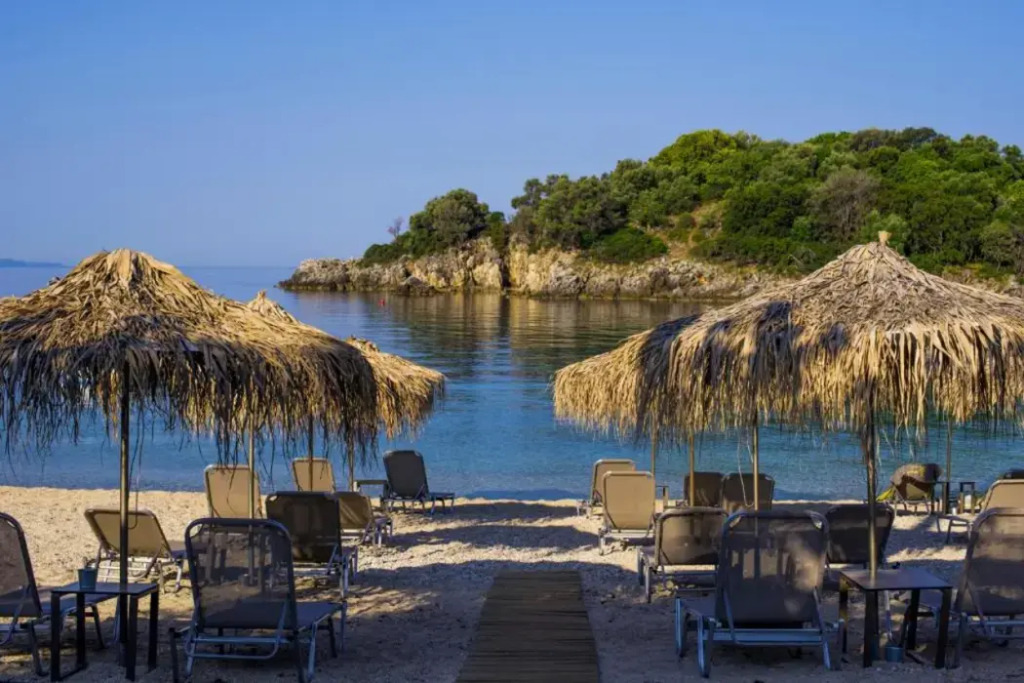 Prima Vista Beachfront Boutique Hotel