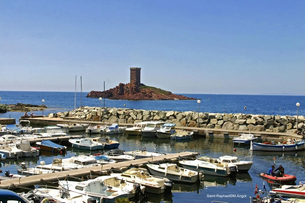 Apartment With One Bedroom In Saint Raphael With Furnished Balcony And Wifi 100 M From The Beach