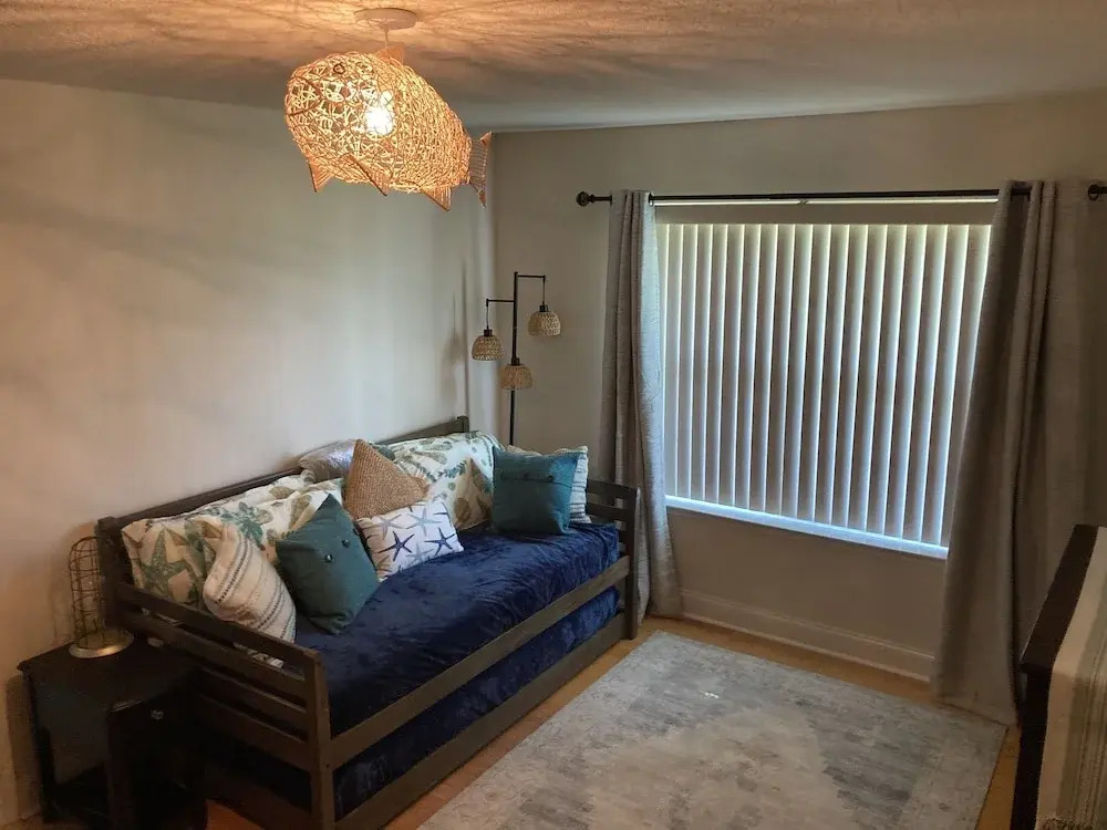 Spacious Home With Private Pool,spa, Gas Grill and Patio