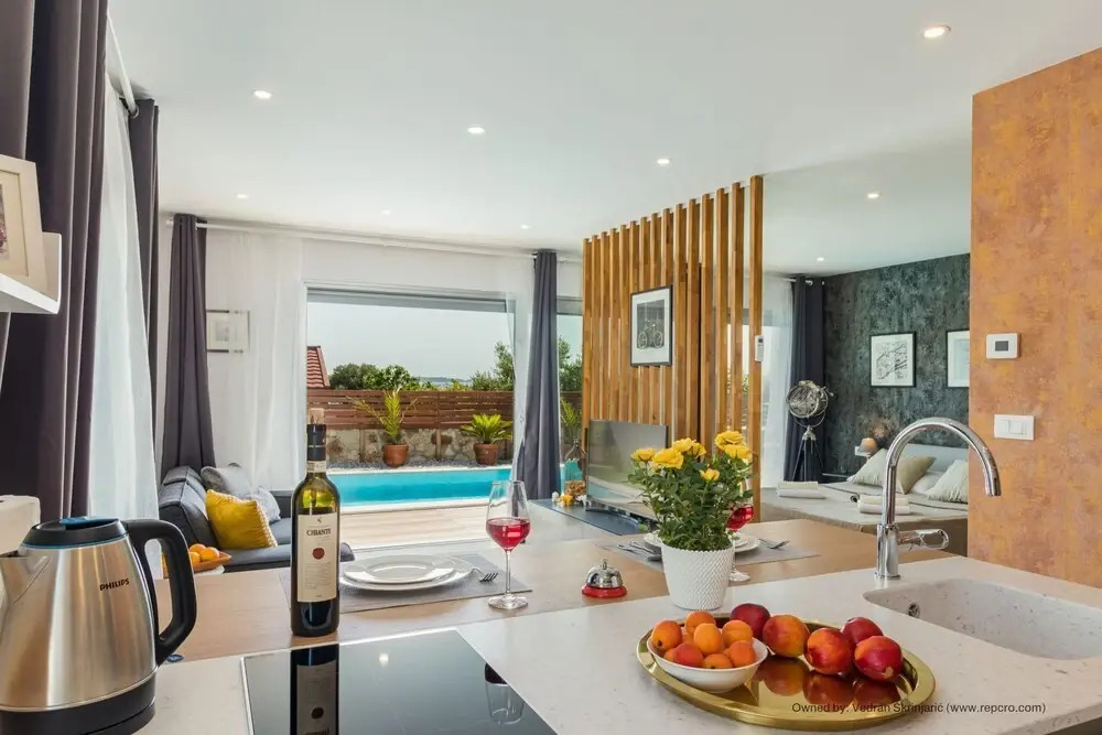 Villa for two Person With Pool in Peroj