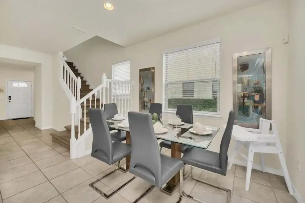 Lake View Serene & Peaceful Pool Home! 5 Bedroom Townhouse