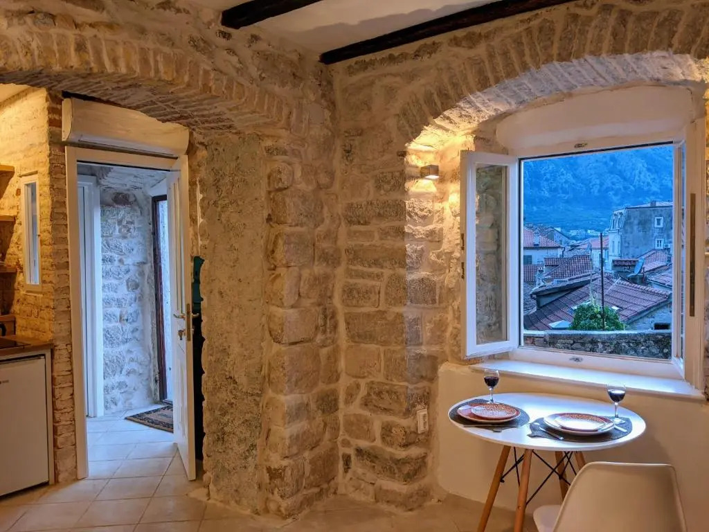 Romantic Rooftop View Hideaway- Old Town Nr 404