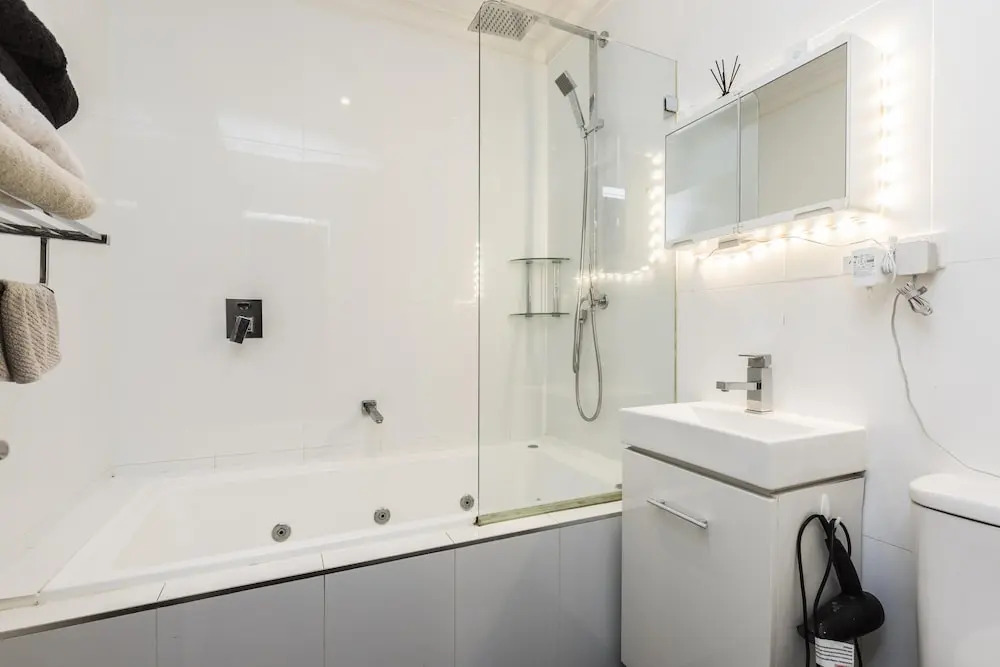 Redfern 2 Bedroom 2 Bathroom Apt With Netflix