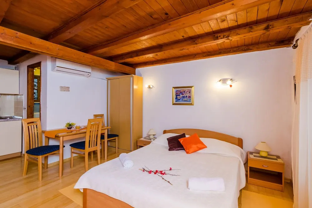 11 Stars Apartments