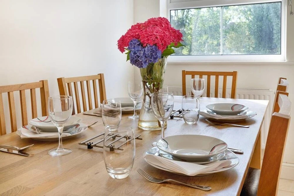 Luxury Northwood Apartment
