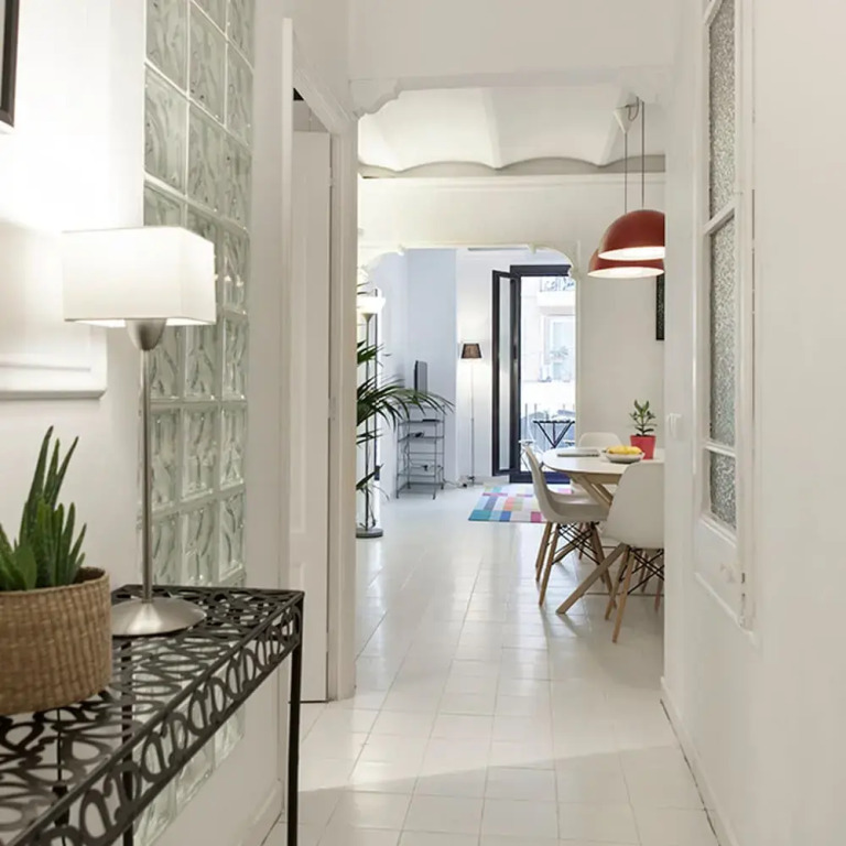 Sagrada Familia Modern ART APT Wi-fi AC Smart TV By Myrentalhost