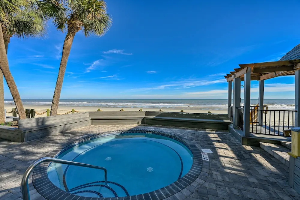 0412 Waters Edge Resort 3 Bedroom Condo by RedAwning