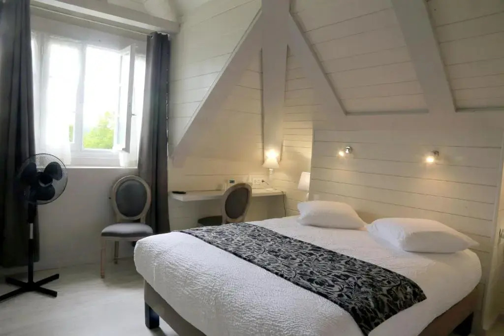 HOSTELLERIE LA BRUYERE