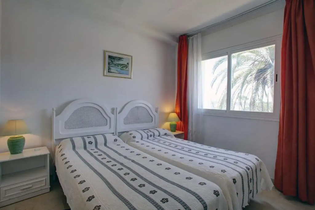 Lovely beachfront apartment Puerto Banus Marbella