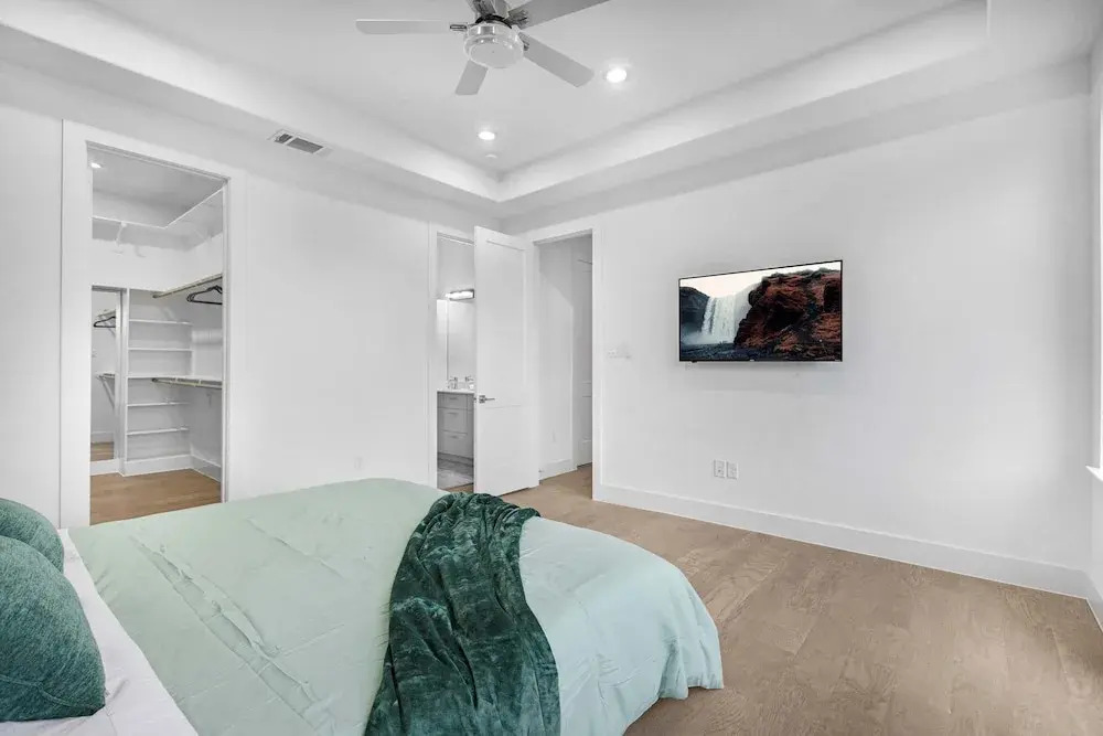 Houston 6 Bedroom Home