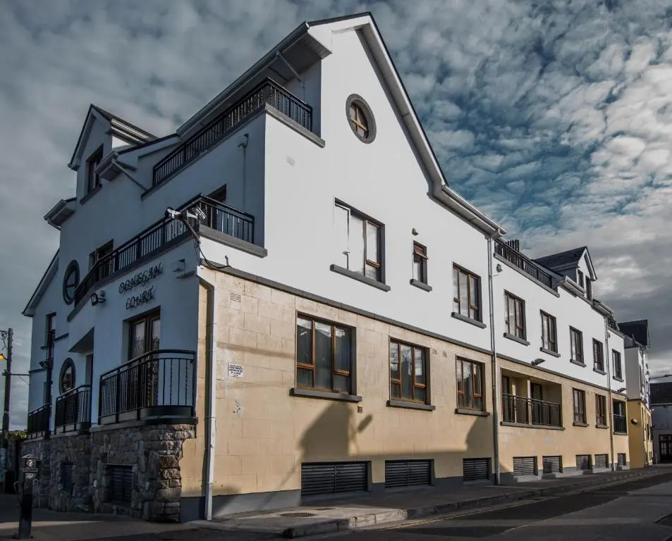 Donegan Court Aparthotel