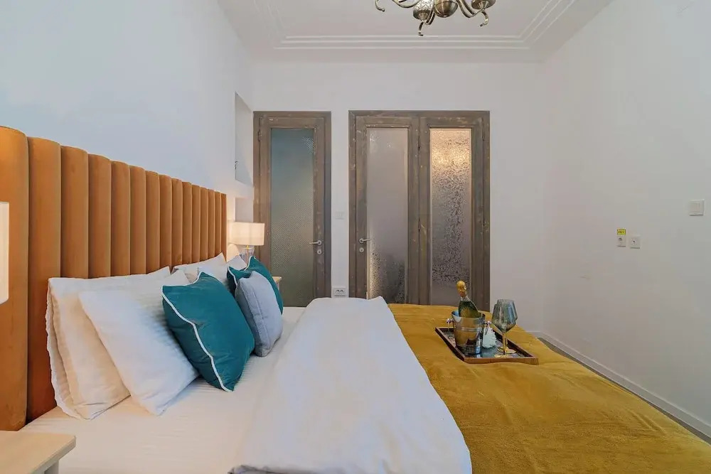 Top-Floor Romanian Athenae 2BR Apartment, Quiet City Views
