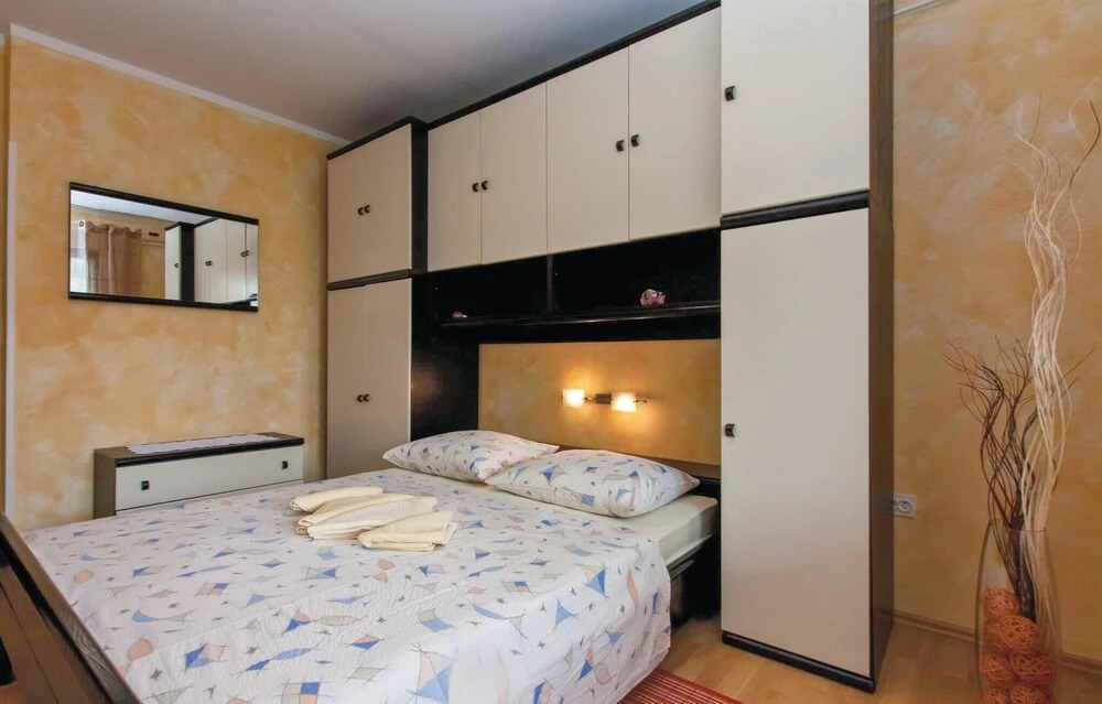 Awesome Apartment in Medulin With 5 Bedrooms and Internet