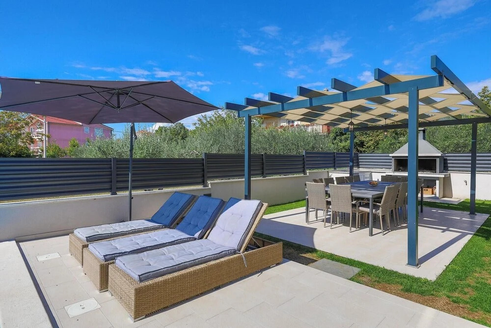 Amazing Home in Kastel Novi With Wifi and 8 Bedrooms