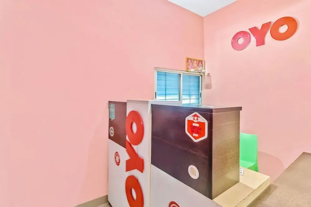 OYO 17177 Ams Hotel