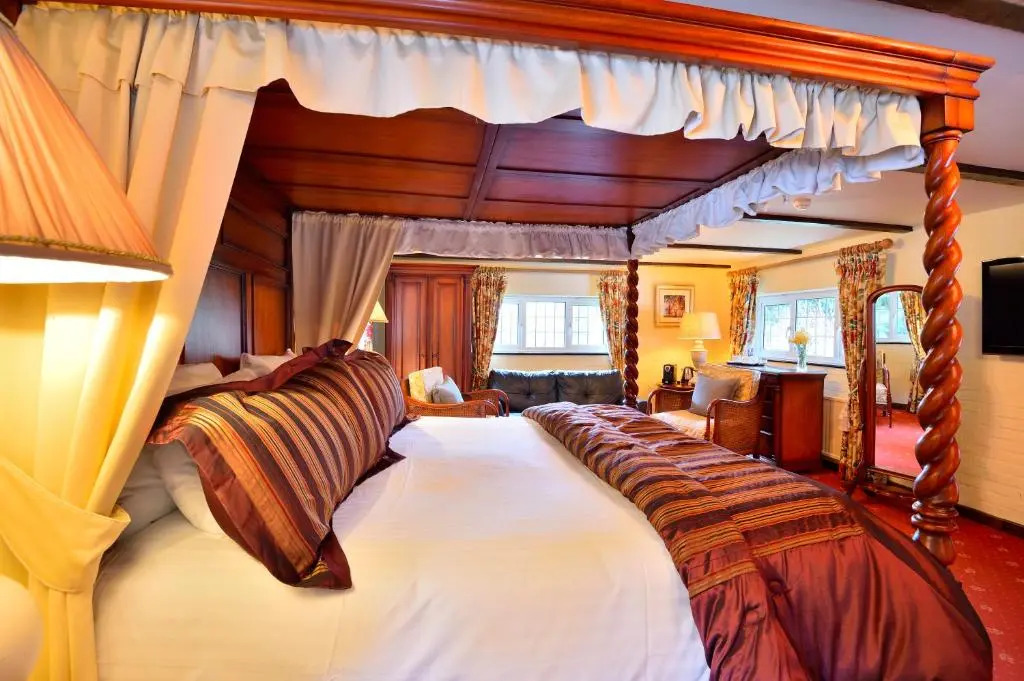 The Roundabout Hotel