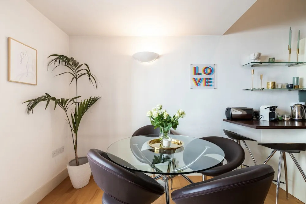 2 Bdr in Kensington E1 by the Residences