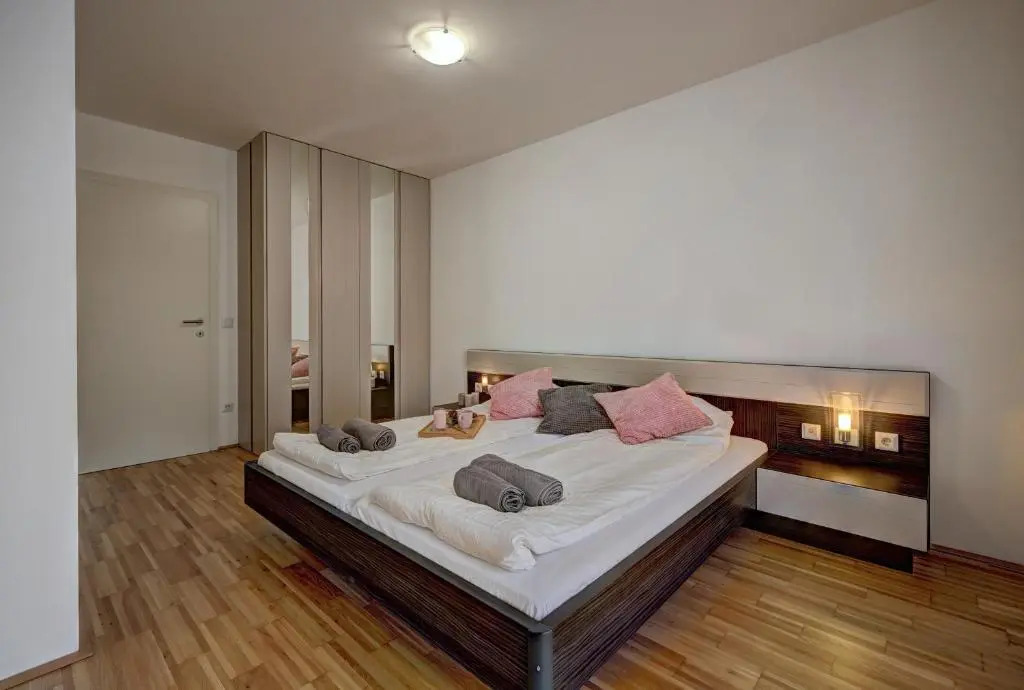 Carin Deluxe II
