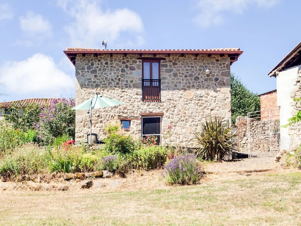 Farmhouse in Castrotañe with Terrace