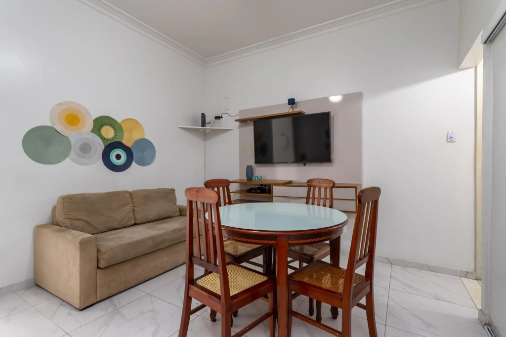 700m from the beach in Copacabana | BR403 Z4