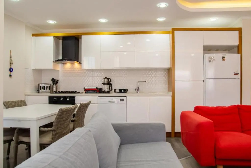 Vibrant and Central Flat Near Sea in Cesme